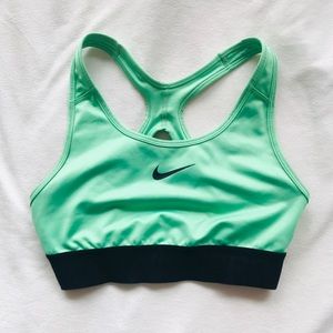 Nike pro classic sports bra